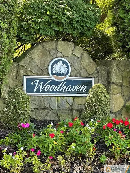 706 Woodhaven DR, Edison, NJ 08817