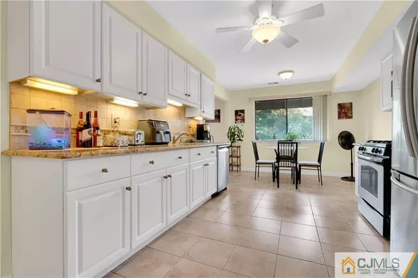 113 Edison Glen TER #113, Edison, NJ 08837