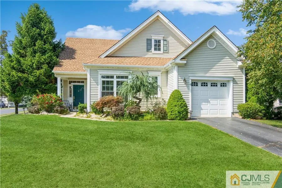 8 Lilac CT, Holmdel, NJ 07733