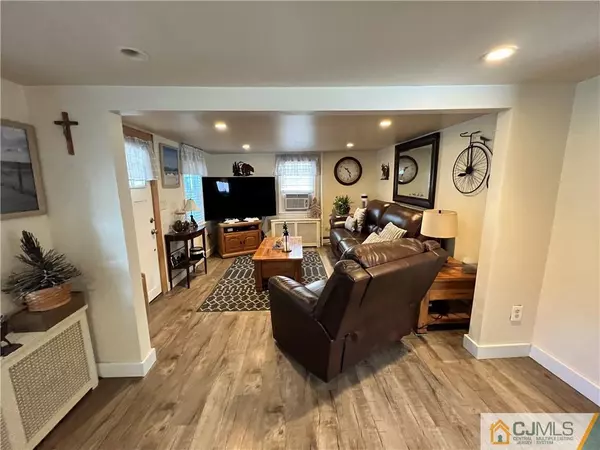 South Amboy, NJ 08879,313 Elm ST