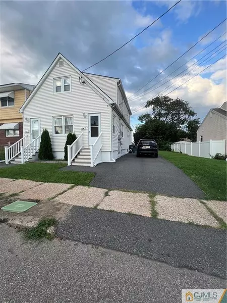 32 Henry ST, Port Reading, NJ 07064