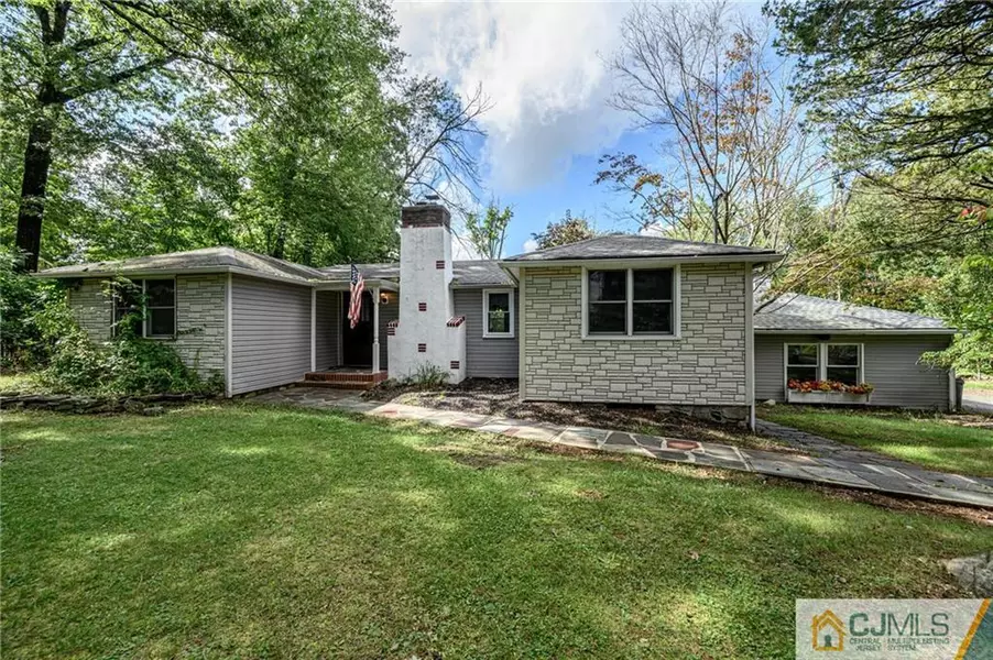 9 Windy Bush LN, Sparta, NJ 07871