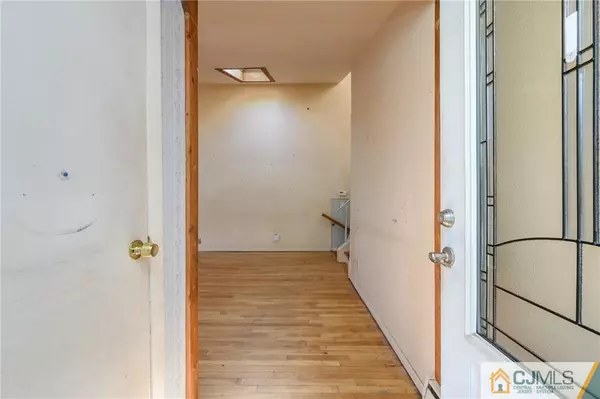 Sayreville, NJ 08859,7 Florence DR