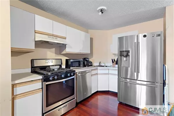 Edison, NJ 08820,15 Edinburgh CT