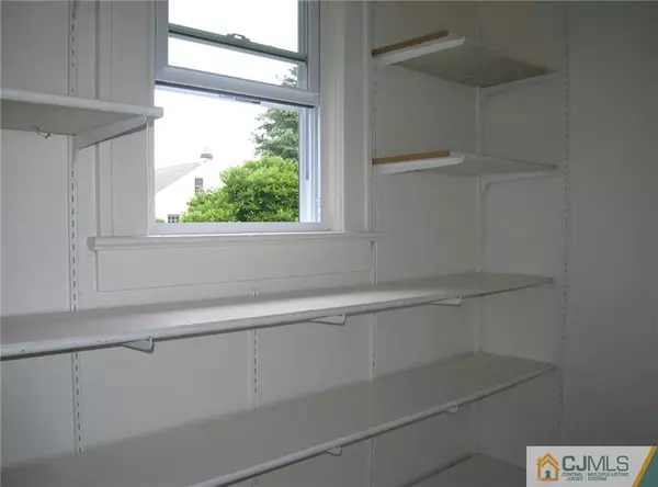 North Brunswick, NJ 08902,19 Oakwood PL