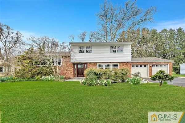 13 Griggs RD, Cranbury, NJ 08512