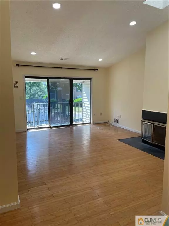 Franklin, NJ 08823,53 Taylor DR #322
