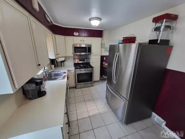 East Brunswick, NJ 08816,56 Merrill AVE