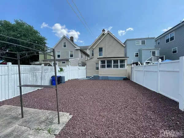 South Amboy, NJ 08879,110 David ST