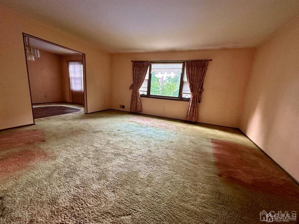 Edison, NJ 08820,98 Stratford CIR