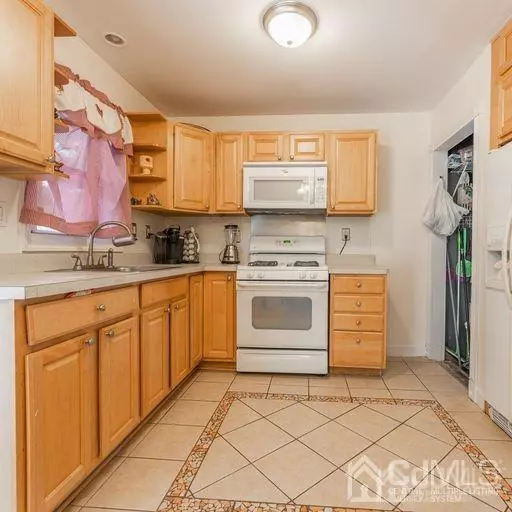 South Amboy, NJ 08879,13 Robert CIR