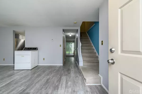 South Brunswick, NJ 08852,64-64 cottonwood CT