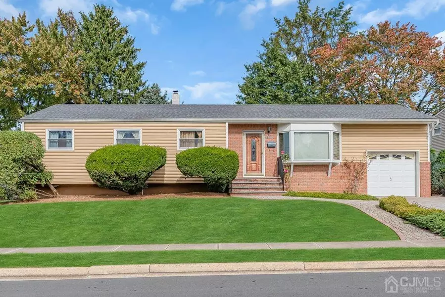 13 Eardley RD, Edison, NJ 08817