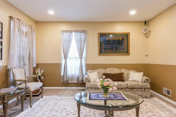 Sayreville, NJ 08859,18 Tall Oaks CT