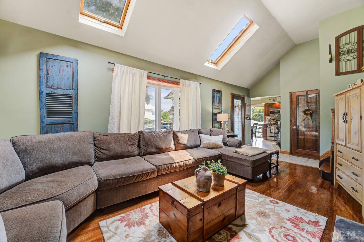 Spotswood, NJ 08884,18 barbara AVE