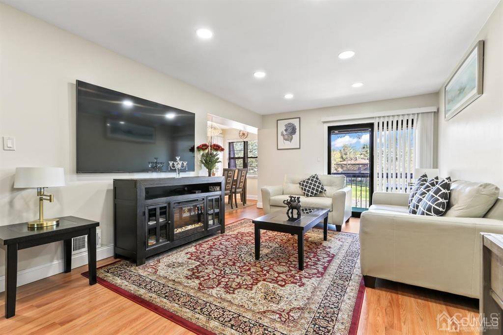 2032 Old Stone Mill DR, East Windsor, NJ 08512