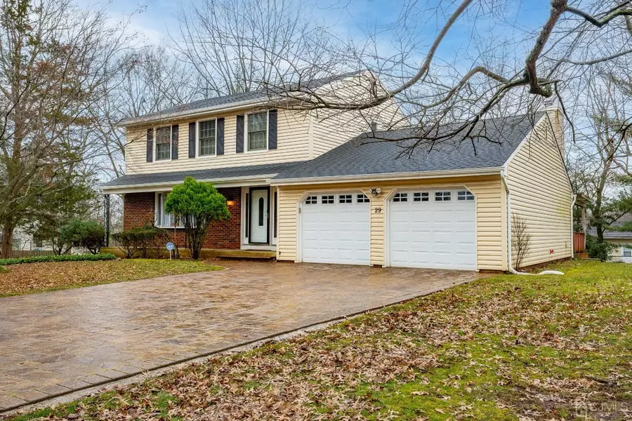 29 Winterberry CIR, Piscataway, NJ 08854