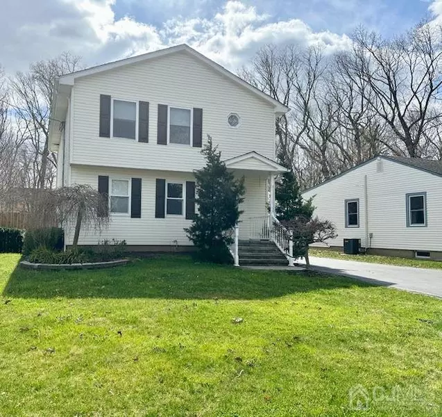 46 Lake AVE, Helmetta, NJ 08828