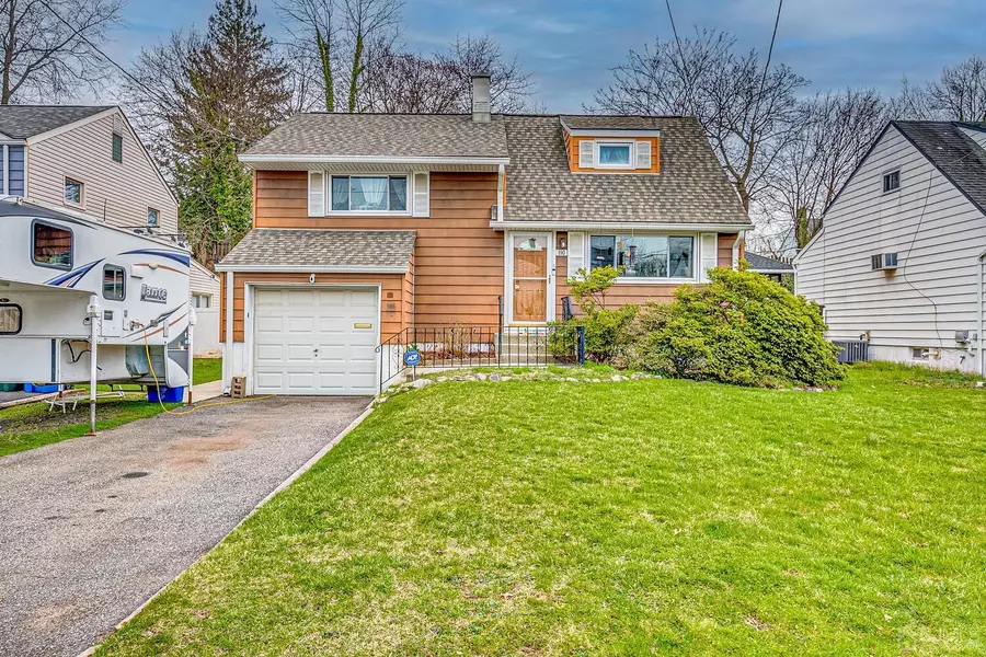 190 McFarlane RD, Colonia, NJ 07067