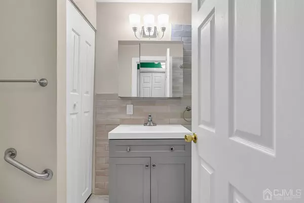 Monroe, NJ 08831,1-F Truro DR