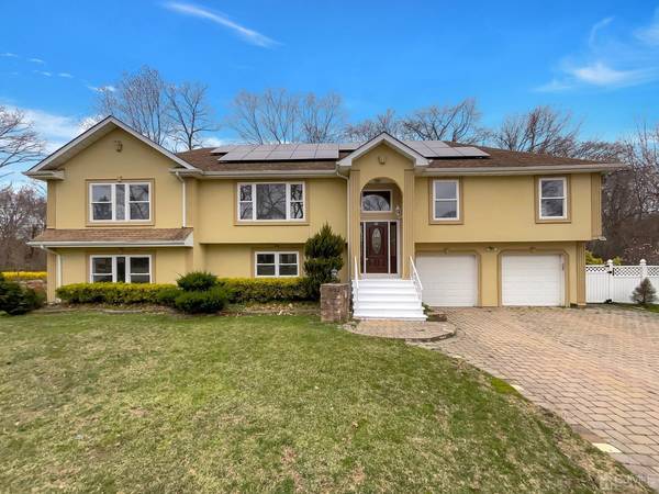 82 Herman DR, Spotswood, NJ 08884