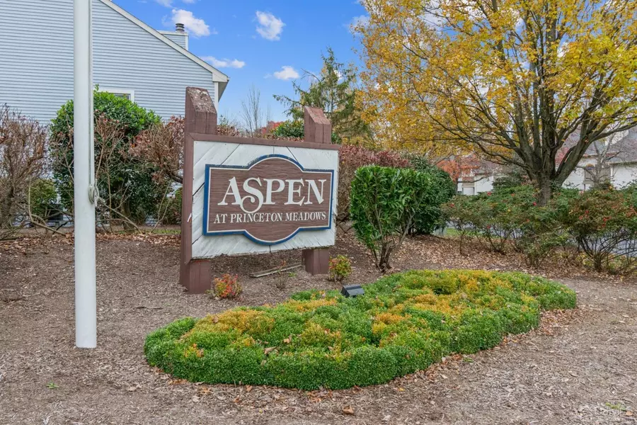 401 Aspen DR, Plainsboro, NJ 08536