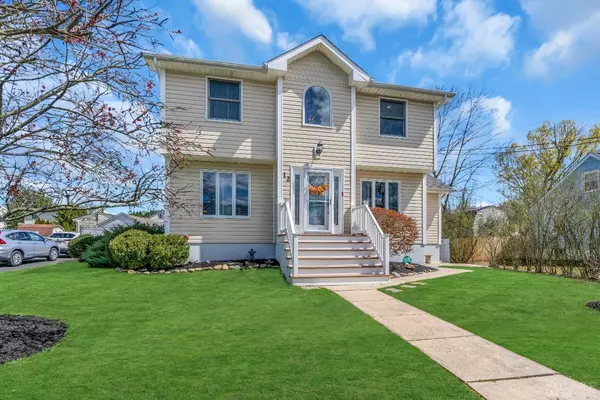 12 Victory DR,  Englishtown,  NJ 07726