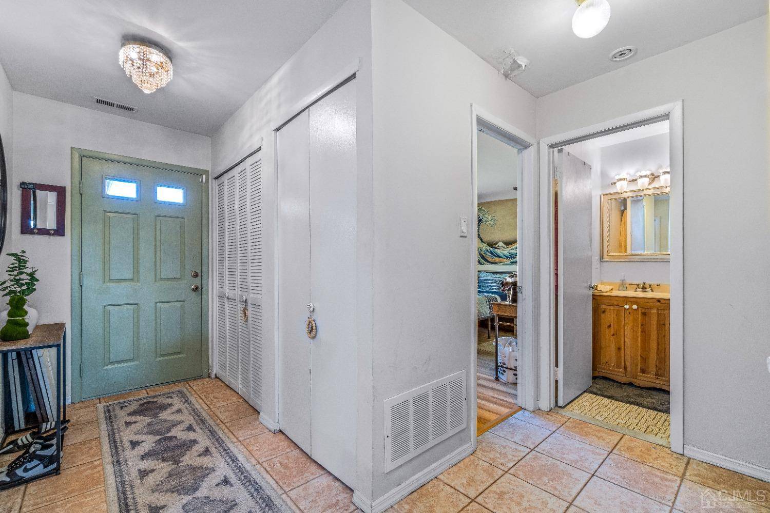East Brunswick, NJ 08816,33 Rutledge CT