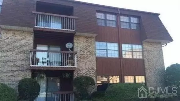 Woodbridge Proper, NJ 07095,165 Overlook CT #C