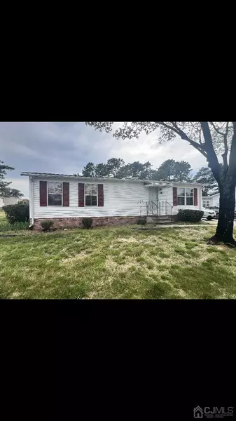 316 Kenwood CT, Manchester, NJ 08759