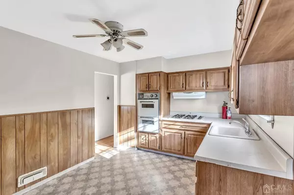 Edison, NJ 08837,41 Howard AVE