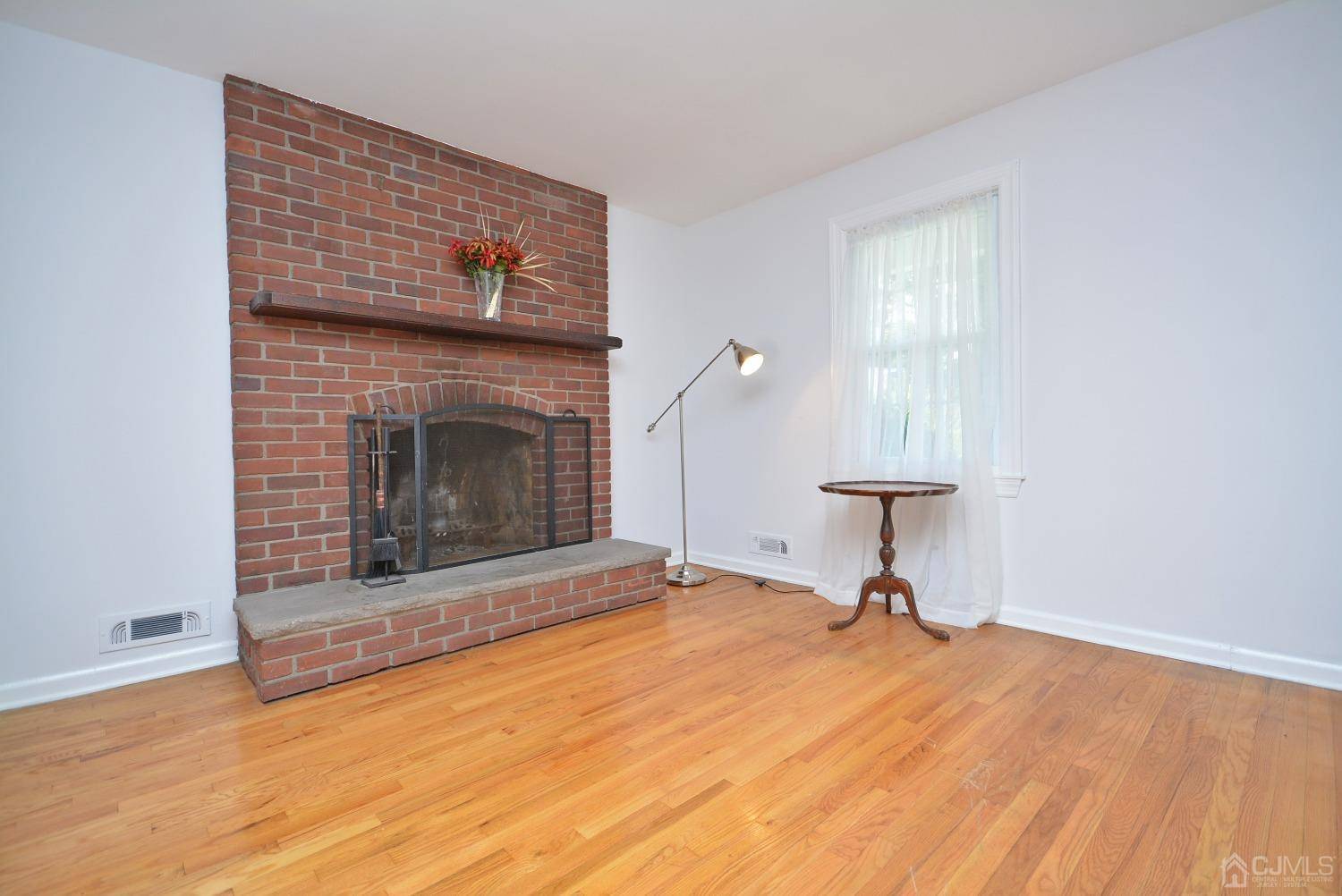 South Bound Brook, NJ 08880,79 Catherine ST