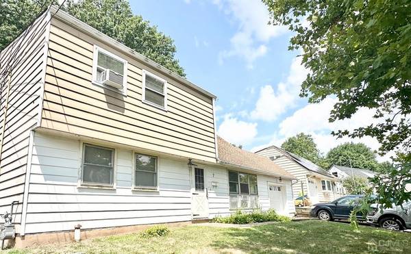 7 Linda AVE, Colonia, NJ 07067