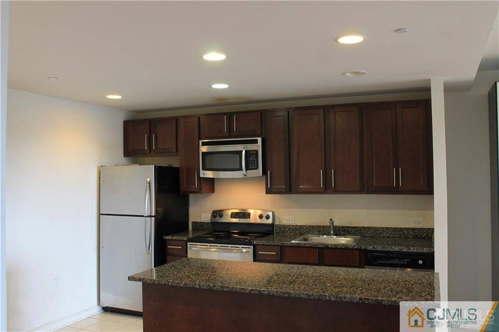 New Brunswick, NJ 08901,110 Somerset ST #2105