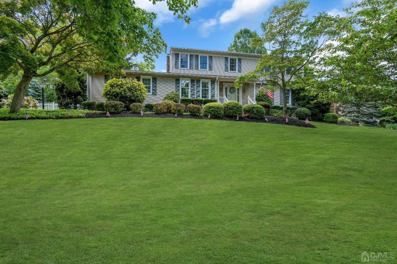 4 Seward DR, Ocean Twp, NJ 07712