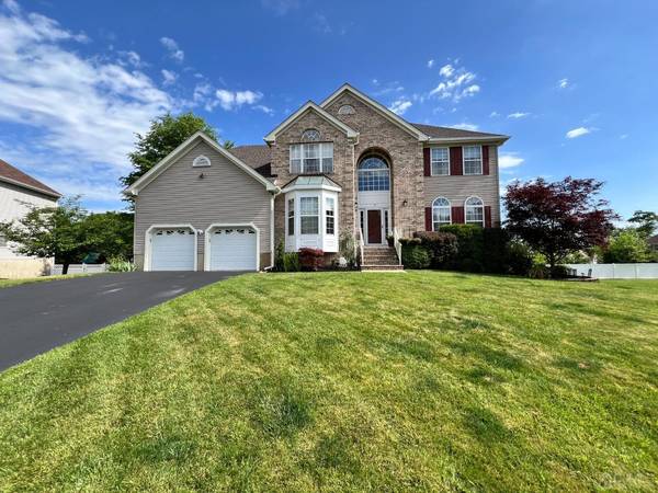 12 Primrose LN, East Brunswick, NJ 08816