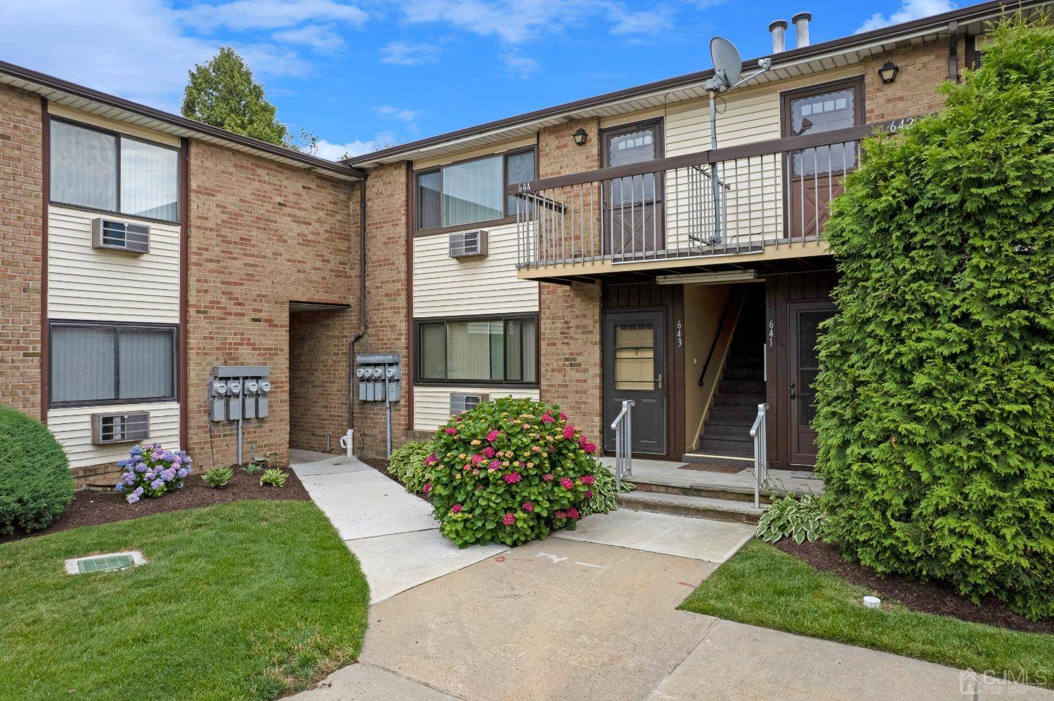 Woodbridge Proper, NJ 07095,644 Cricket LN