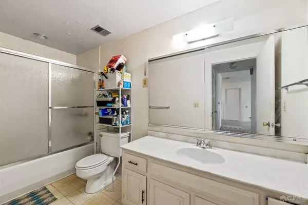 162 Providence WAY #A Monroe, NJ 08831