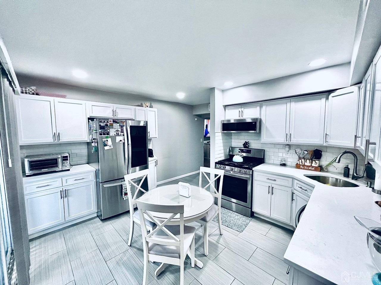 199-199 Evergreen RD #5B, Middlesex, NJ 08837