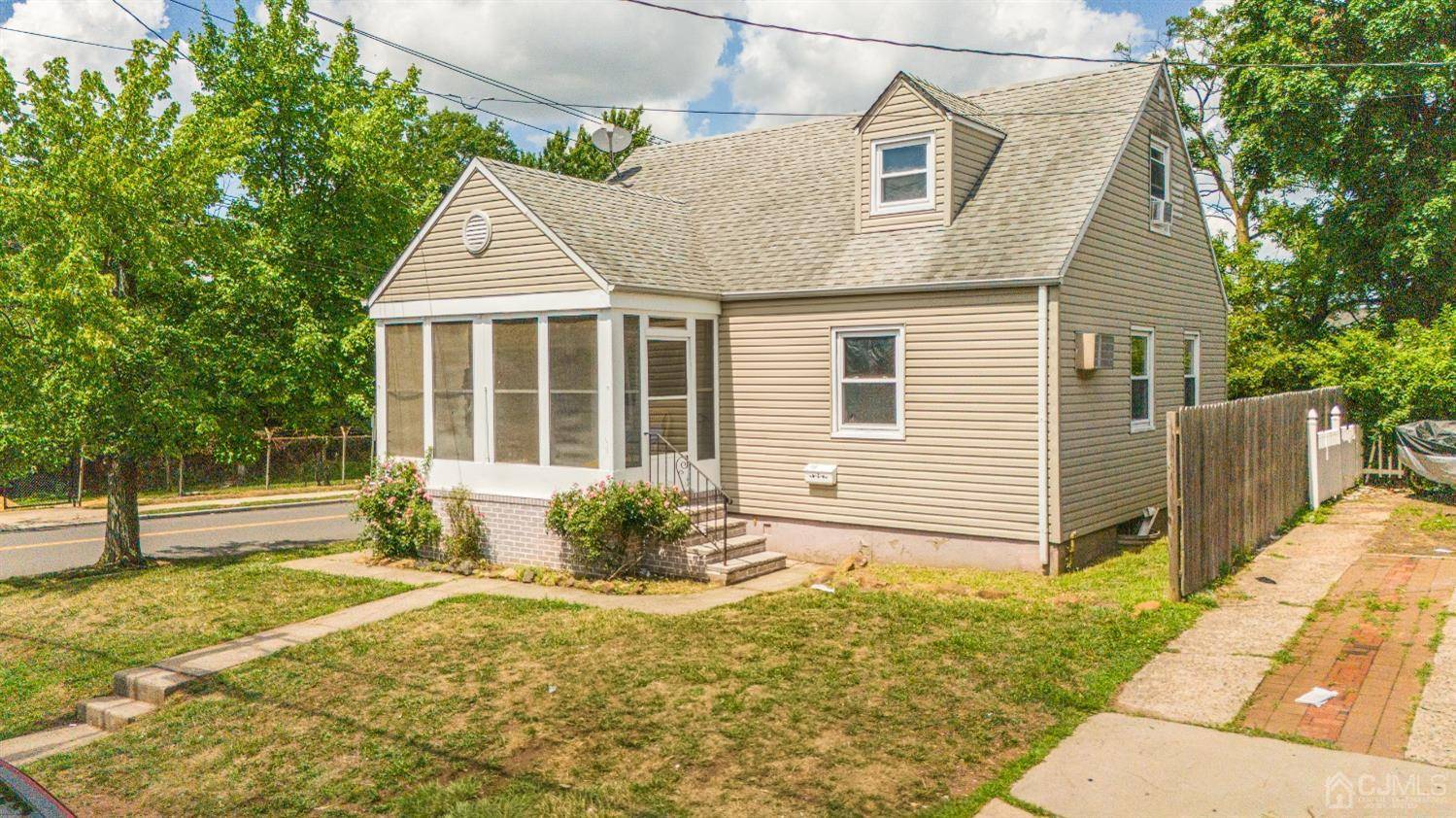 19 Seventh ST, New Brunswick, NJ 08901