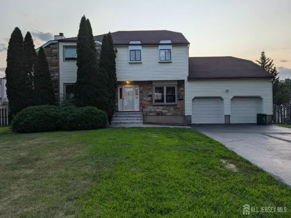 4 La Valencia RD, Old Bridge, NJ 08857