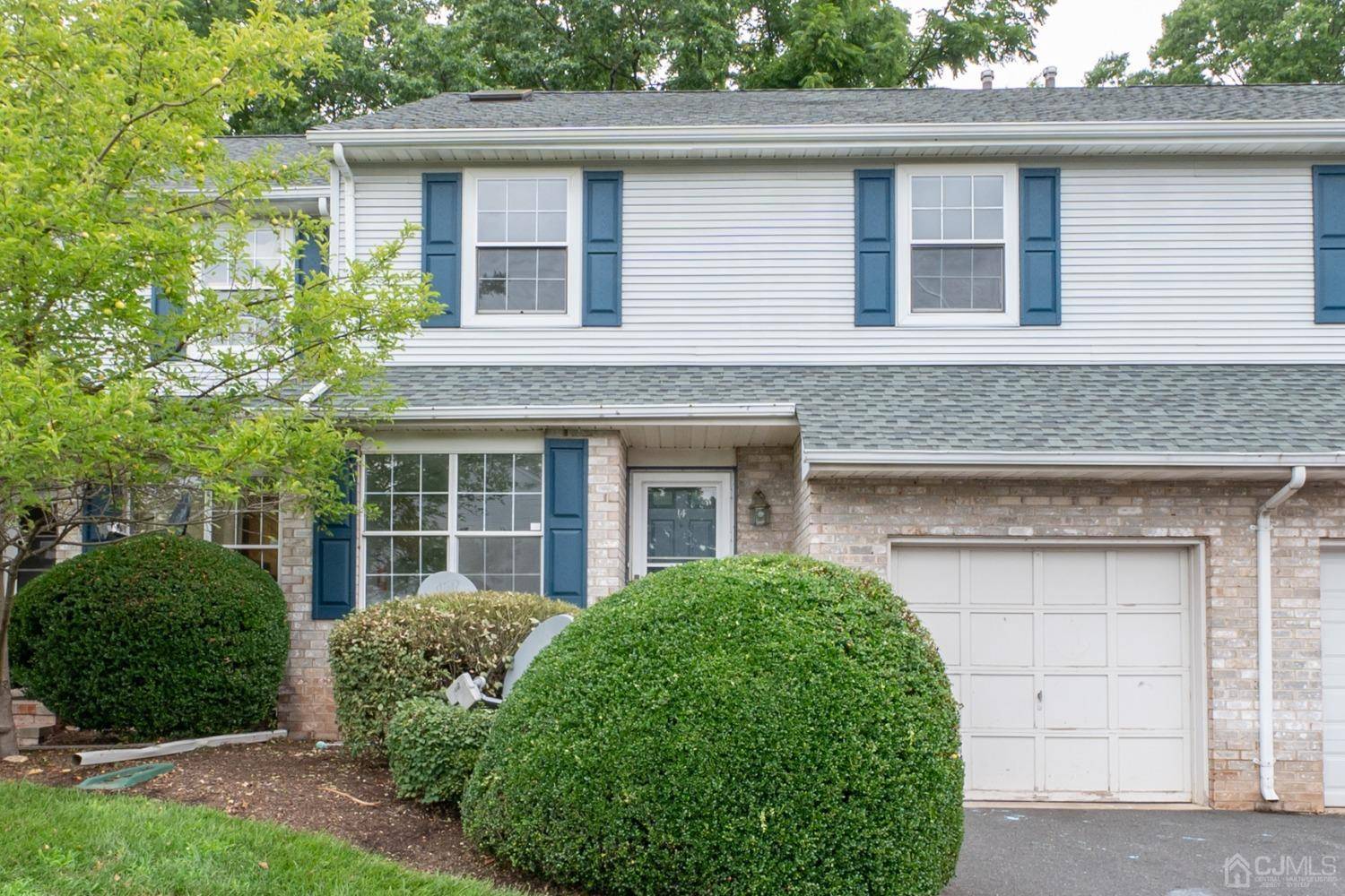 Edison, NJ 08820,14 Snowflake LN