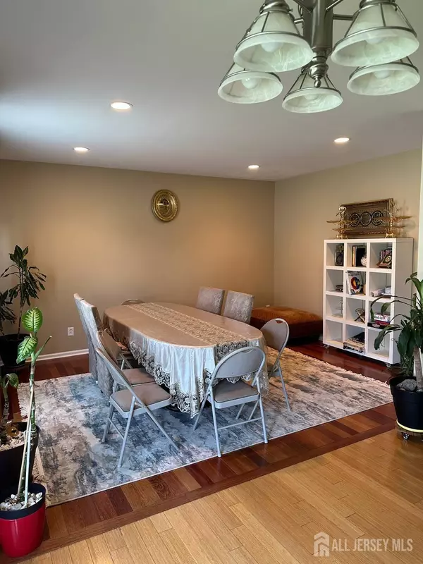 South River, NJ 08882,64 Lark DR