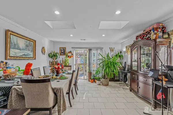 Carteret, NJ 07008,3 Jeanette ST