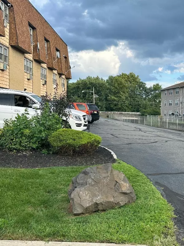 Linden, NJ 07036,301 W Morris AVE #C3