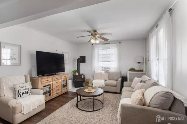 Milltown, NJ 08850,70-70 South ST