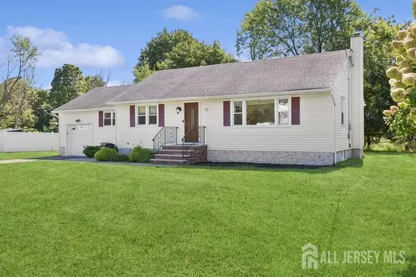 Piscataway, NJ 08854,13 Maplehurst LN