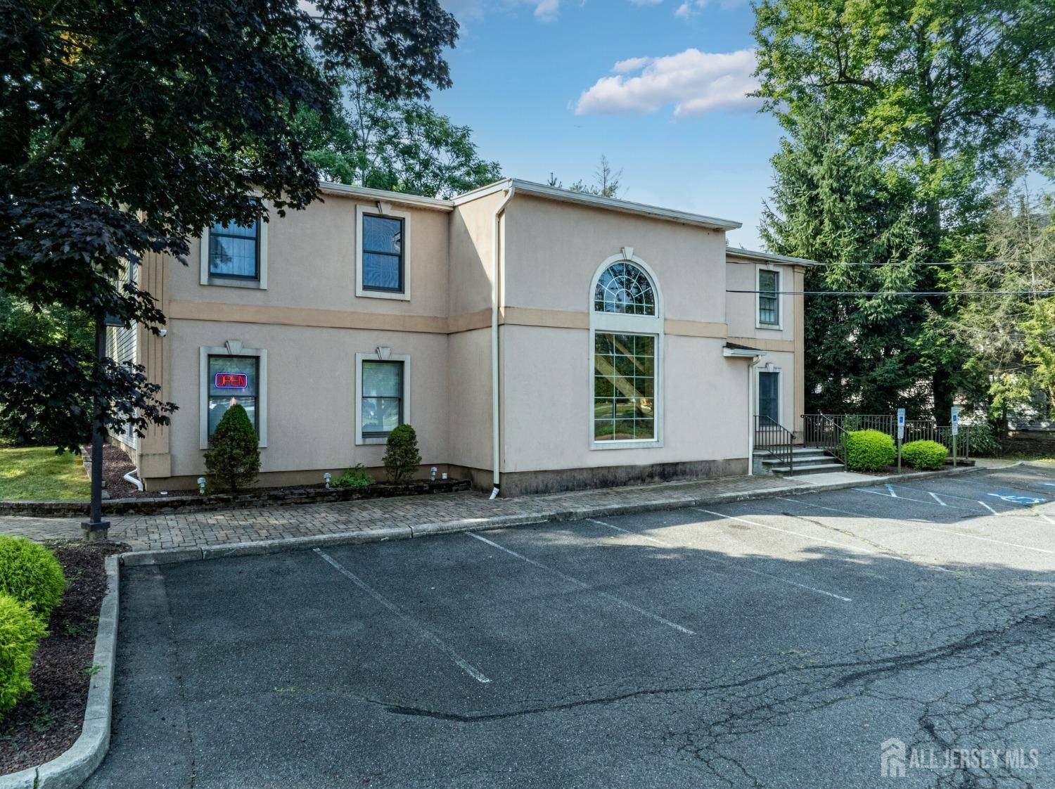 North Brunswick, NJ 08902,1562 US Highway 130 HWY