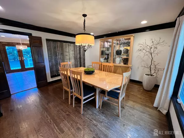 East Brunswick, NJ 08816,11 Saratoga CT