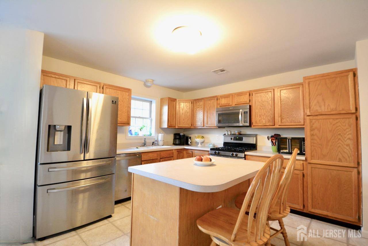 Howell, NJ 07728,802 Adelphia RD